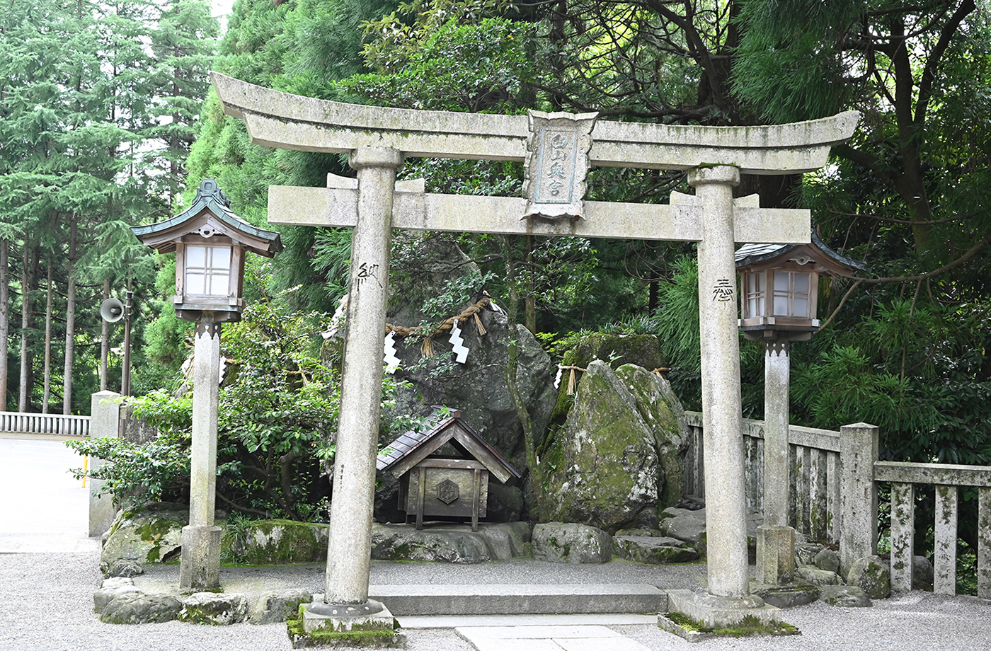 白山比咩神社